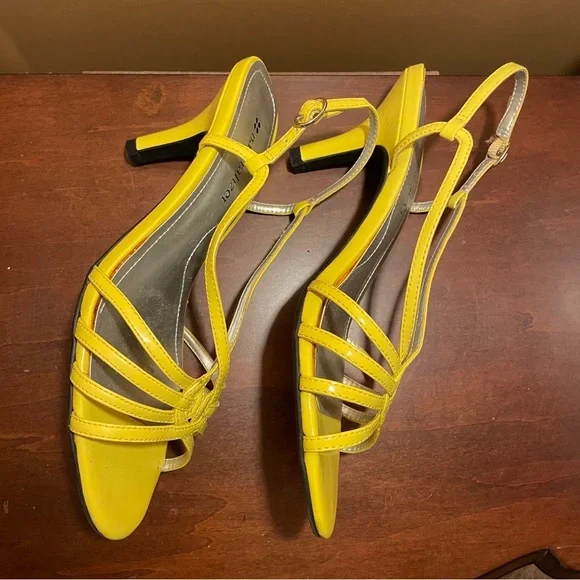 Naturalizer Yellow Heel Sandals, size 6.5 - Picture 4 of 11